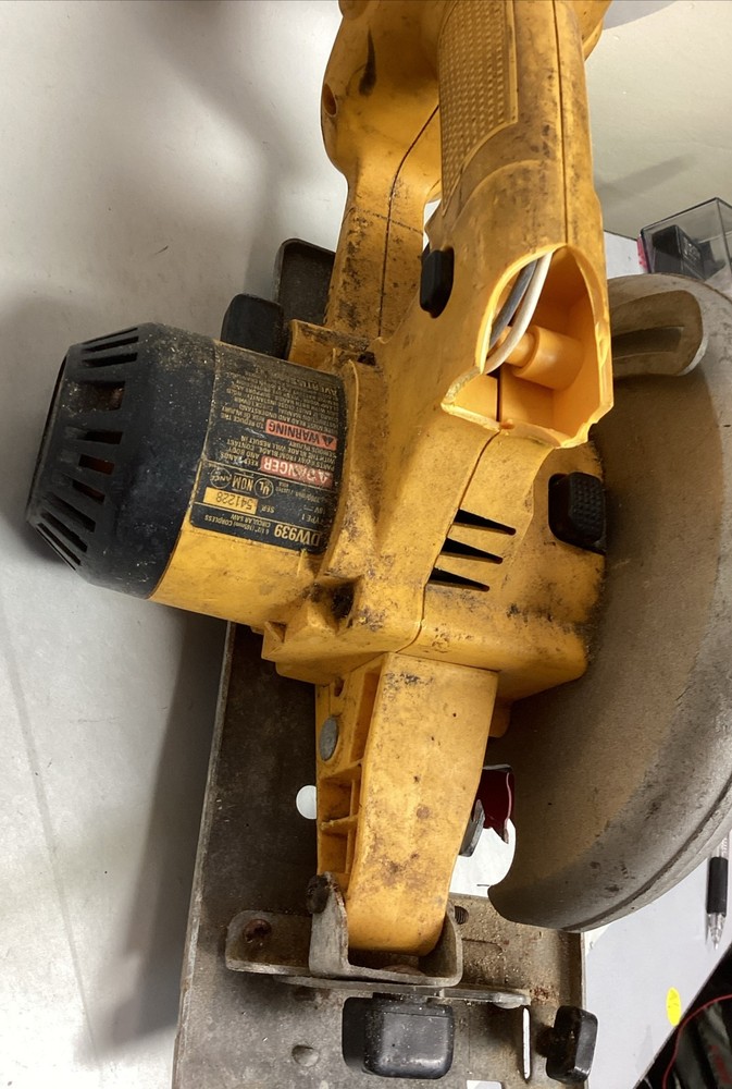 Dewalt DW939 18V Cordless Circular Saw Tool Only (Broken Handle ) *READ