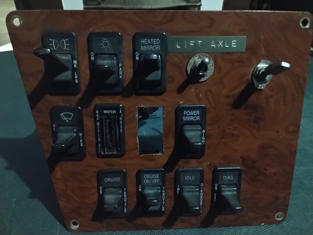 International 9400 SWITCH Dash Panel - Used
