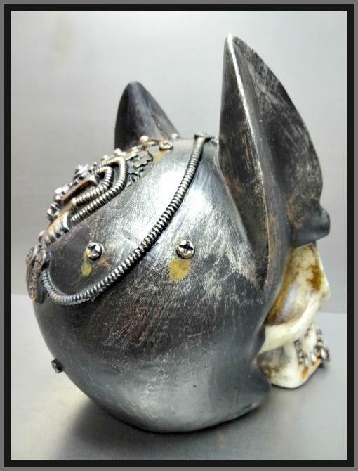 Mechanical Robotic Batman SKULL Skeleton HEAD Sculpture Figurine Halloween Decor