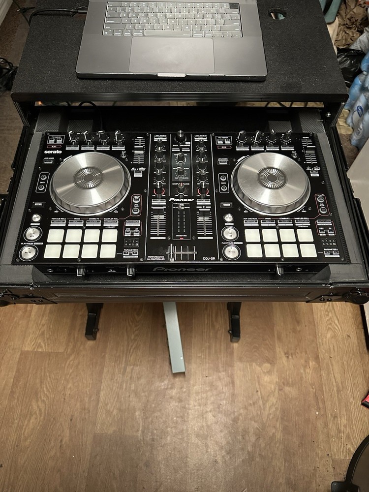 Pioneer DDJ-SR Digital DJ Controller with Case