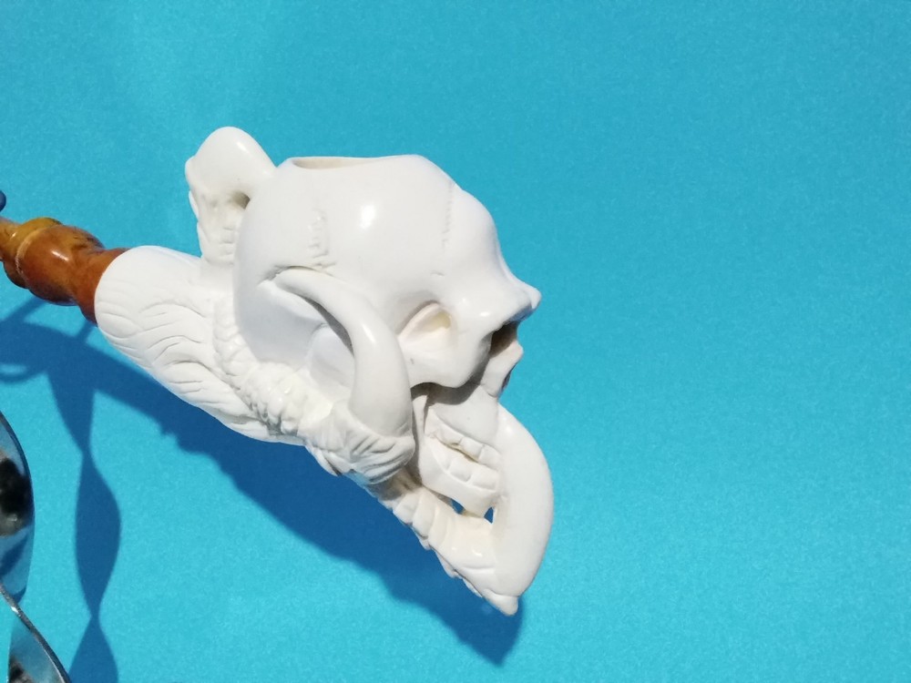 clawed skull Cryz Cafer