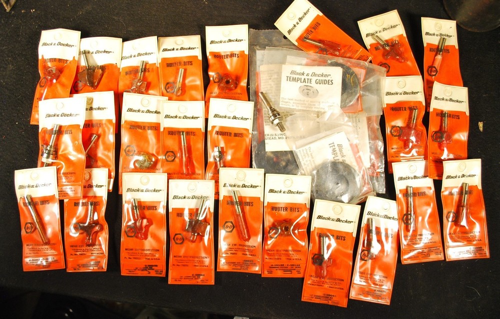 25 BLACK & DECKER ROUTER BITS with 4 TEMPLATE GUIDES / UNUSED STILL PACKAGED