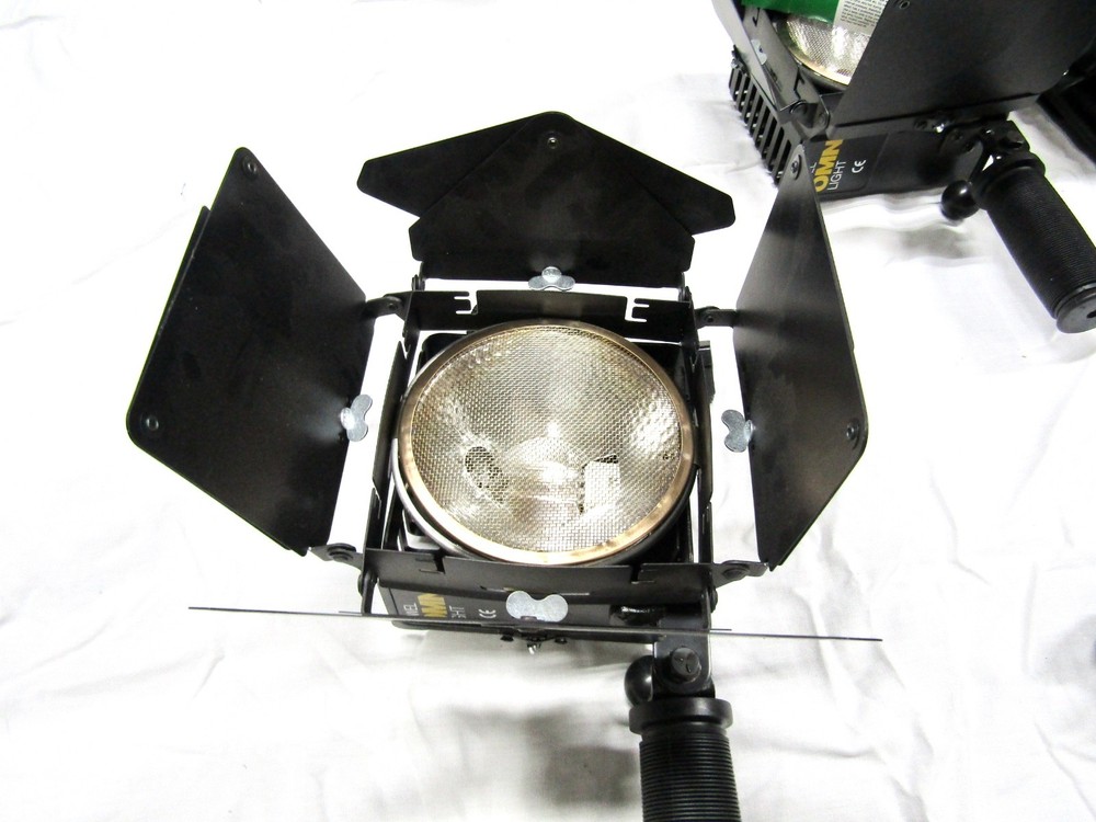 Lowel Omni Light, V-Light, Ring Light & Tripods Studio / Video Light Kit