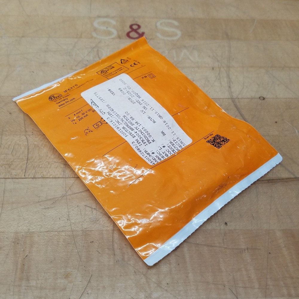 Efector IF5775  IFK3004BBPKG/US-104 Inductive Sensor - NEW