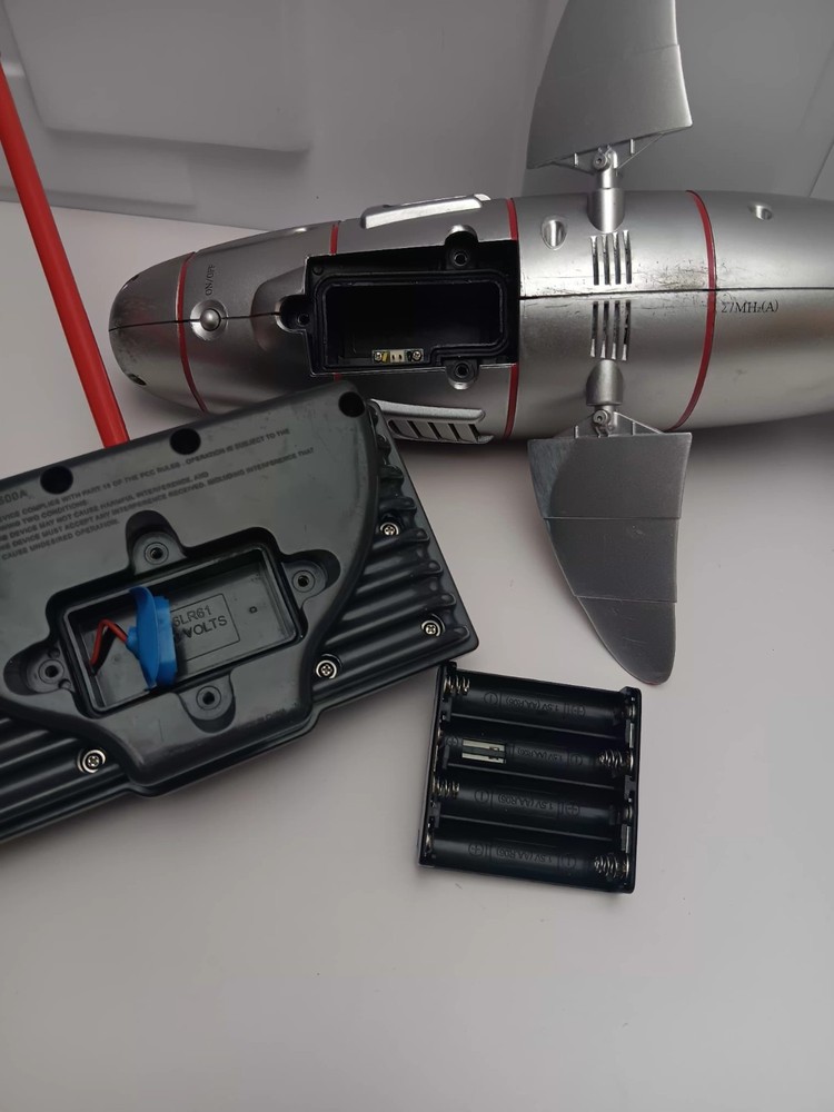 Swimways Cyborg RC Shark With Remote Control 2005 Very HTF (READ DESCRIPTION)