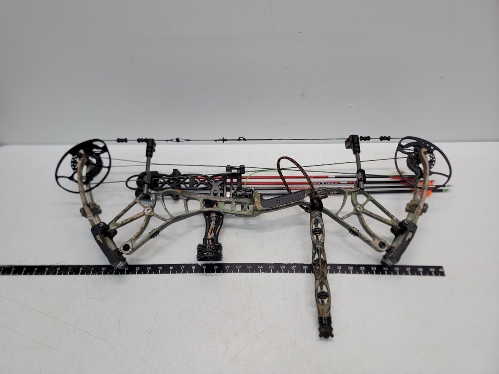 Bear Archery Moment RH Compound Bow 27" 70lbs Draw