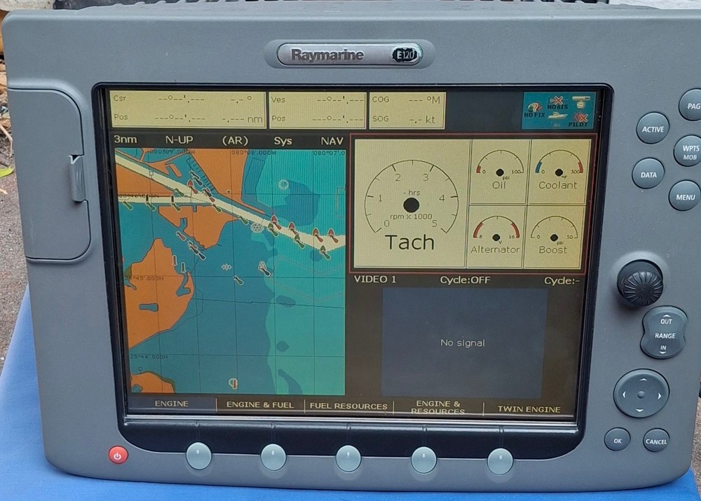 Raymarine E120 Classic GPS Chart Plotter Multifunction Boat Display w/Cover MFD