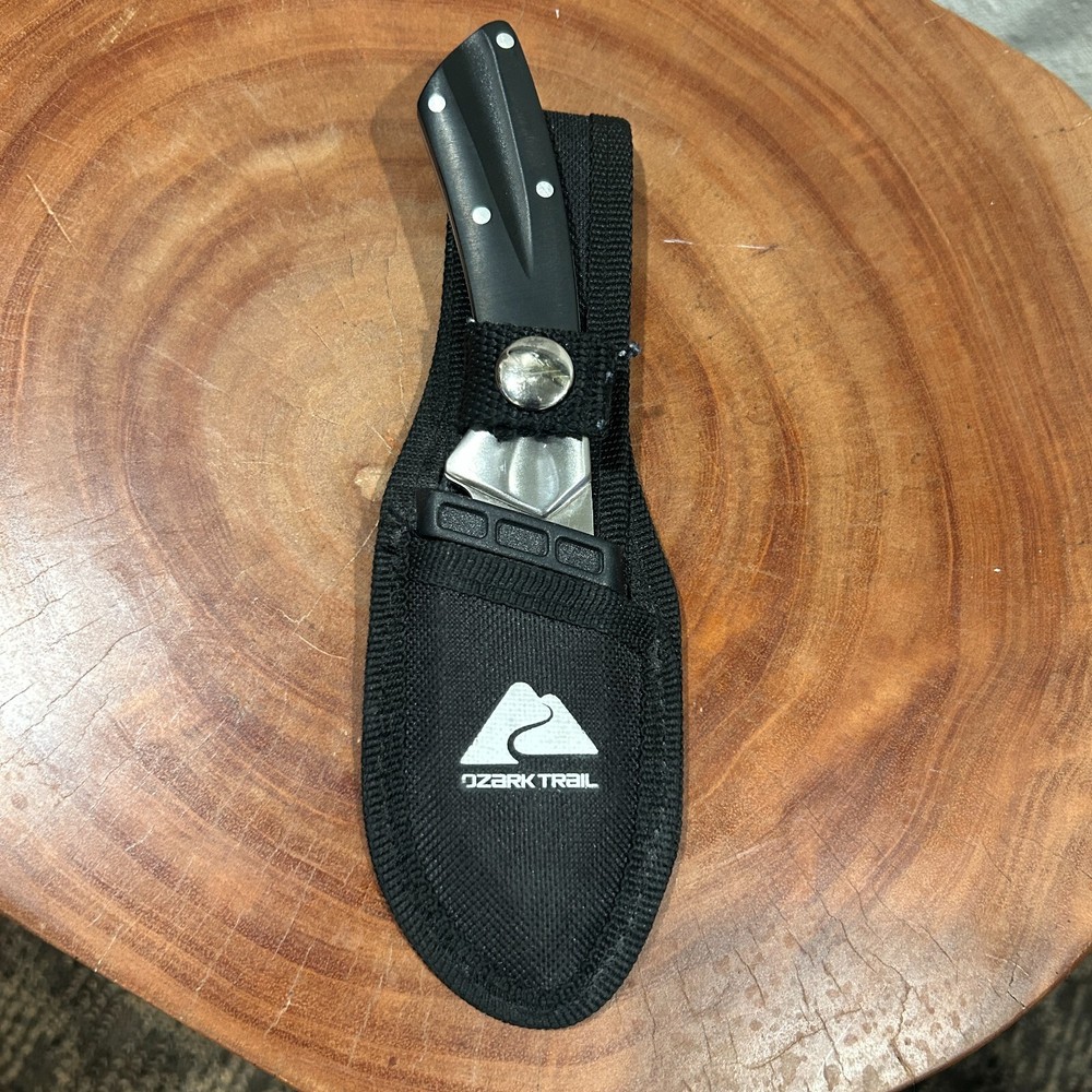 OZARK TRAIL 7 INCH FIXED BLADE KNIFE W/ BLACK POLYPROPYLENE HANDLE W/ SHEATH