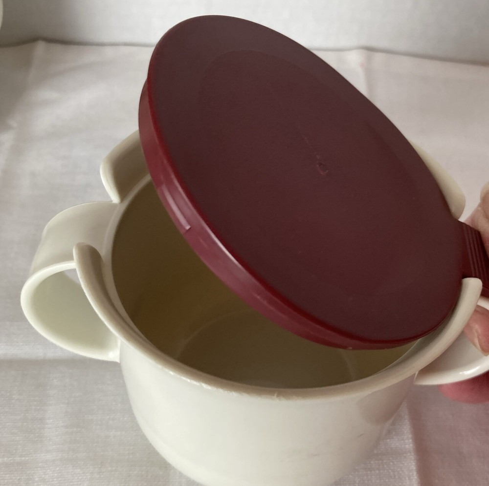 Tupperware Beautiful Sugar And Creamer With Wine Colored Lids Very Nice Shape