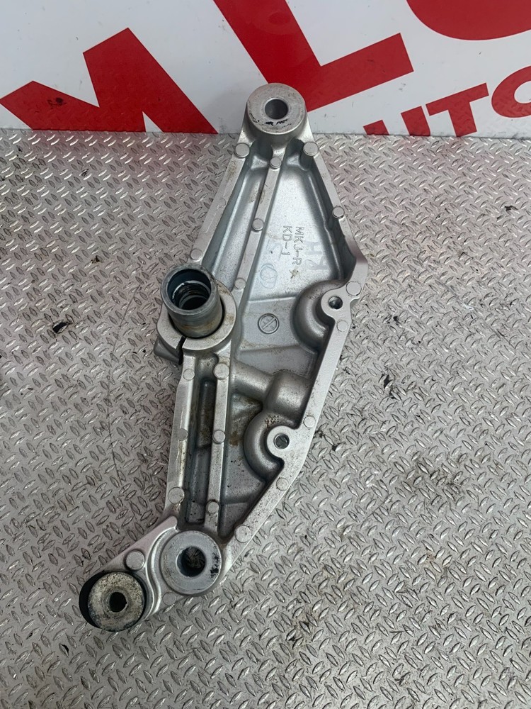 2018 HONDA CB1000R RH SIDE BRACKET SILVER SUPPORT BRACKET RH SIDE REF A017