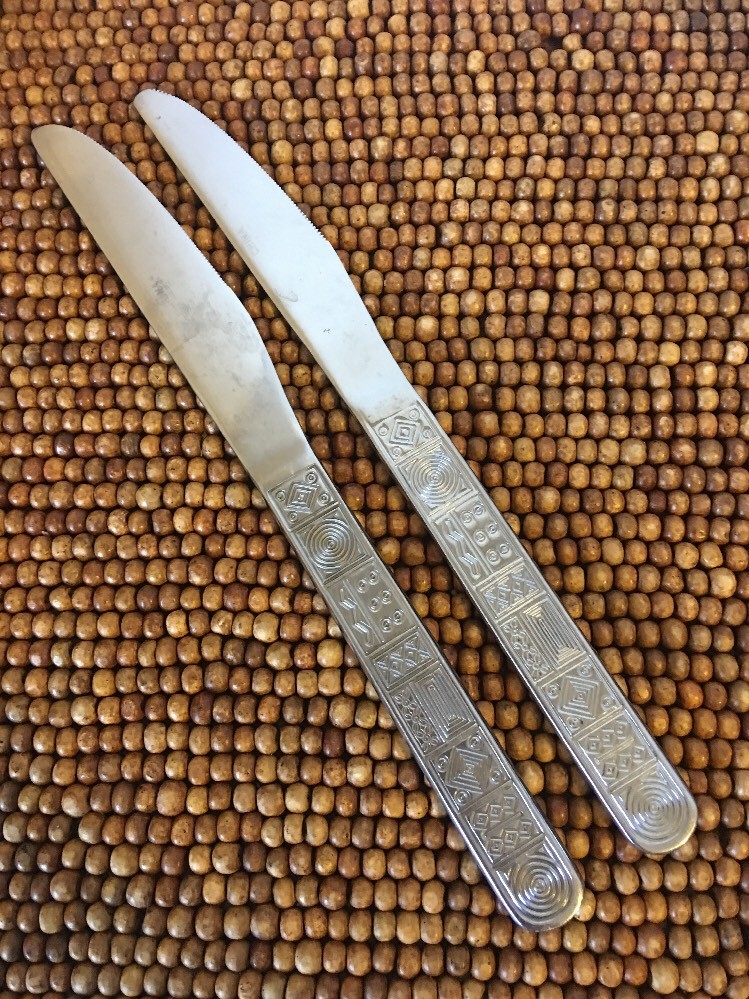 Cambridge Stainless AZTEC Engraved Geometric 2 Solid Dinner Knives 8 5/8"