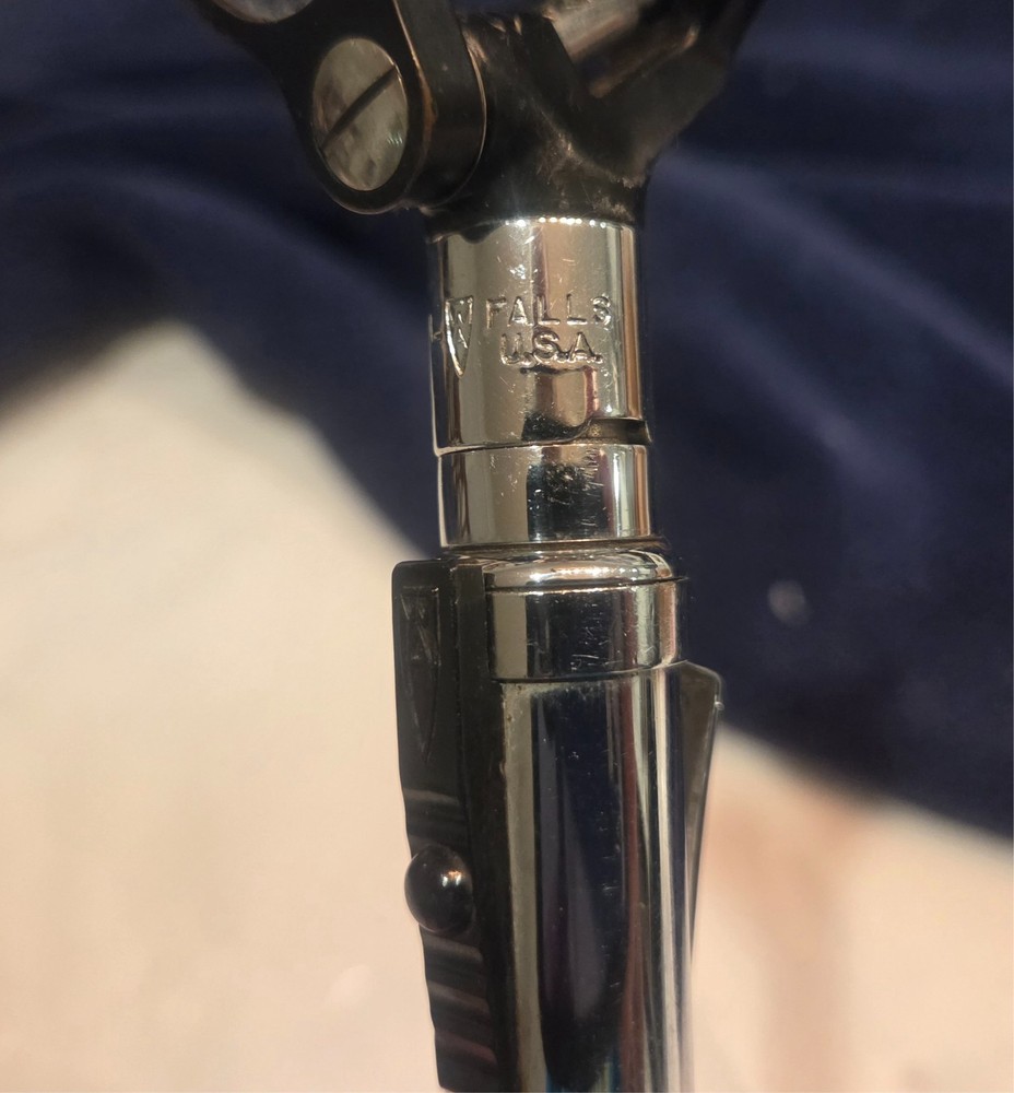 Welch Allyn Otoscope 707 Plugin Handle 2 Light Head