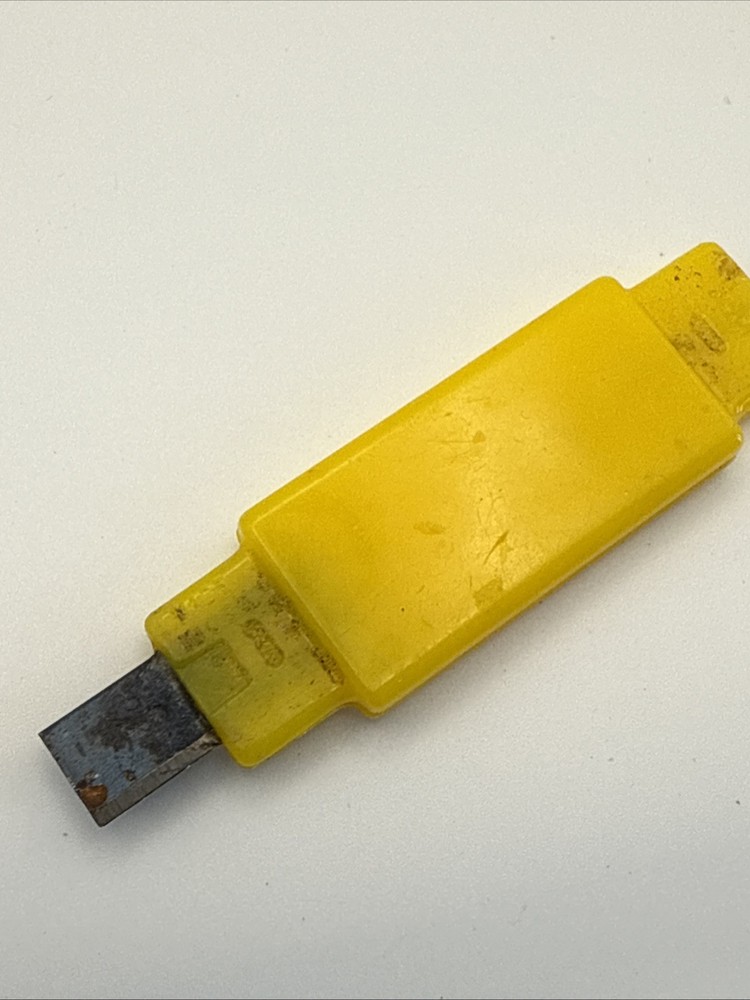 Vintage -Rip 'n Pik Seam Ripper & Thread Picker tool - Yellow Plastic