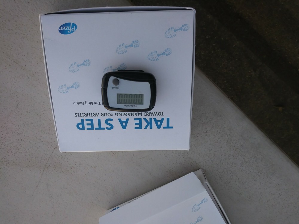 Pfizer Pedometer and Tracking Guide Black Managing Your Arthitis New NIB