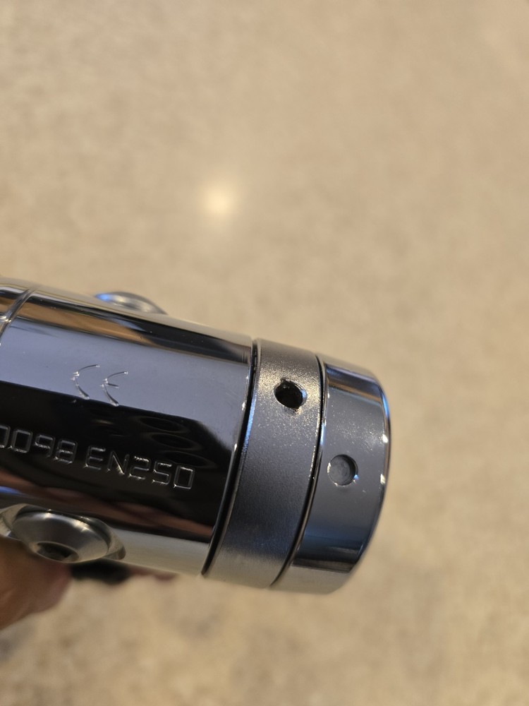 Apeks XTX50 Regulator, Yoke