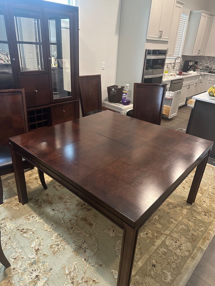 Dining table set for 6 With Extension Leaf Plus China Cabinet. USED