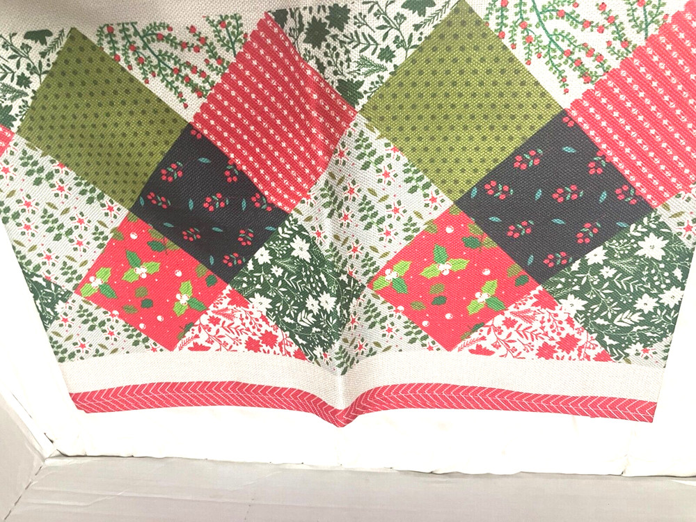 NIP CHRISTMAS PATCHWORK LOOK TABLE RUNNER 14" X 72" GREEN RED HOLLY