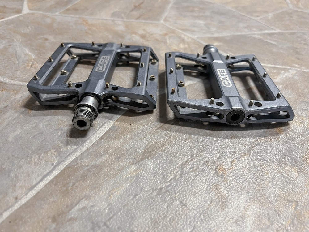 Cafe sealed bearing flat platform pedals