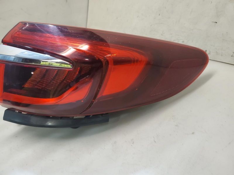 2018-2021 Buick Enclave Passenger Right Taillight Quarter panel mounted OEM