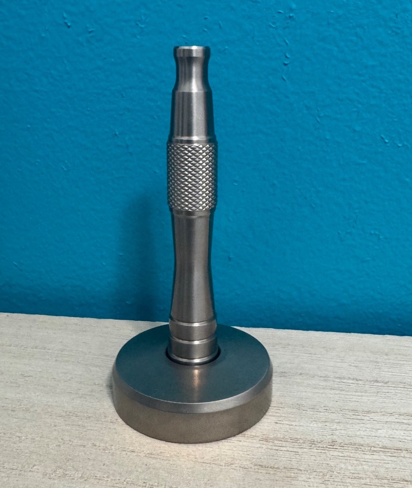 Wolfman Razors - Titanium Handle WRH7 & WRA1 Stand