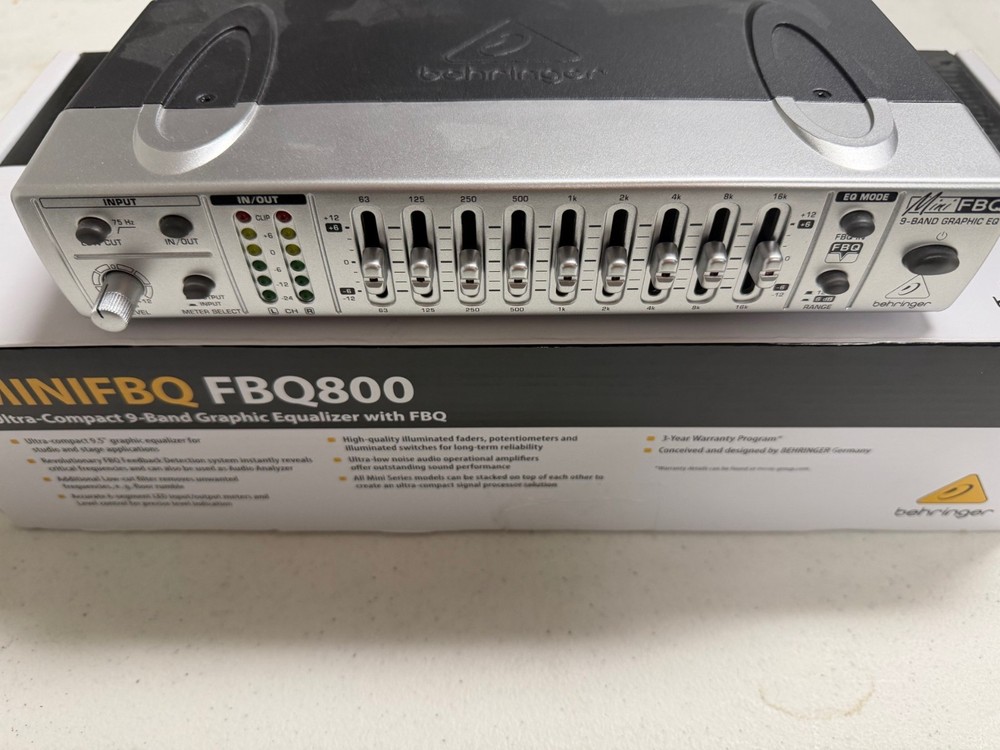 Behringer FBQ800 Compact 9-Band Graphic Equalizer