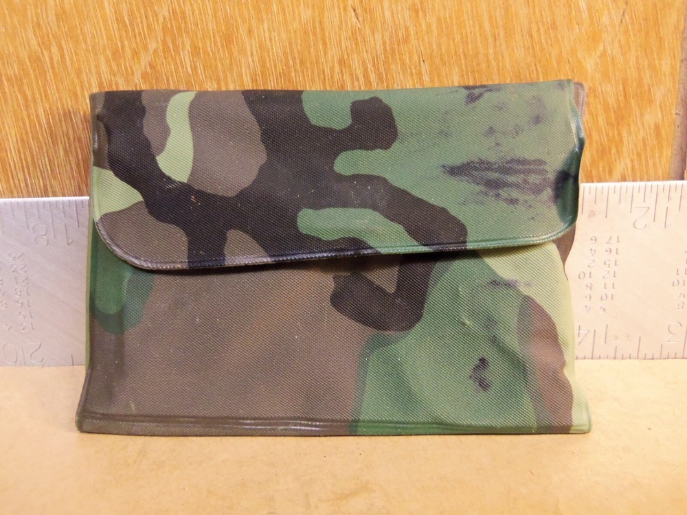 Compact Sewing Kit with Mirror in Camouflage Pouch
