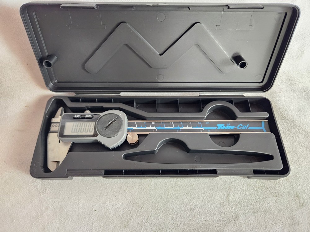 Brown & Sharpe Twin-Cal Digital Caliper 6" 150mm