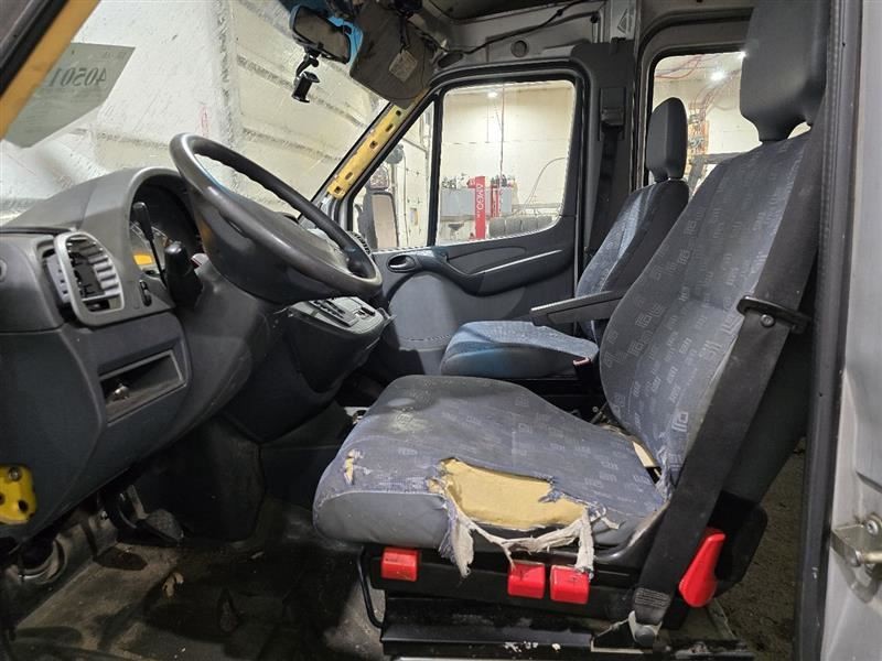 SPRINTV25 2004 Owners Manual 608707