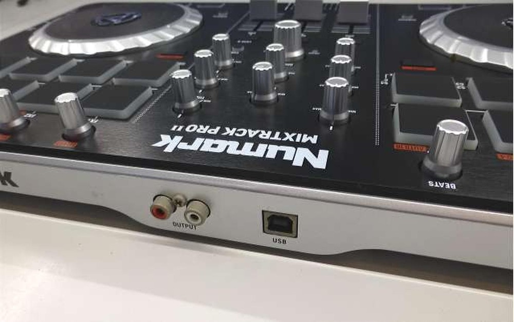 NUMARK Mixtrack Pro 2-Channel DJ Controller Serato Built-In Audio Interface-JPAN