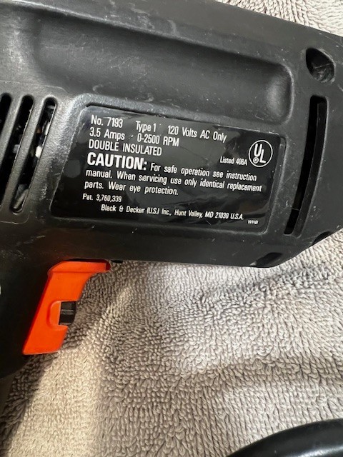 Black & Decker D2500 3/8" variable speed reversible drill