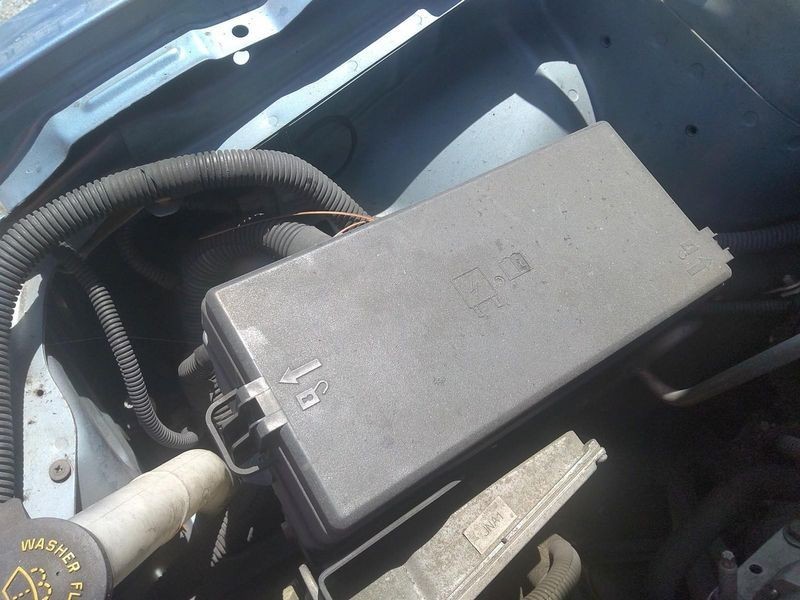 2007-2008 Ford Mustang Engine Fuse Box Assembly OEM