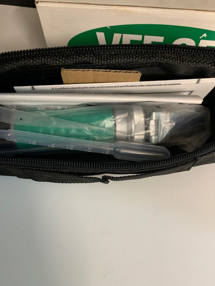 VEE GEE BX-20 HANDHELD REFRACTOMETER (B2)