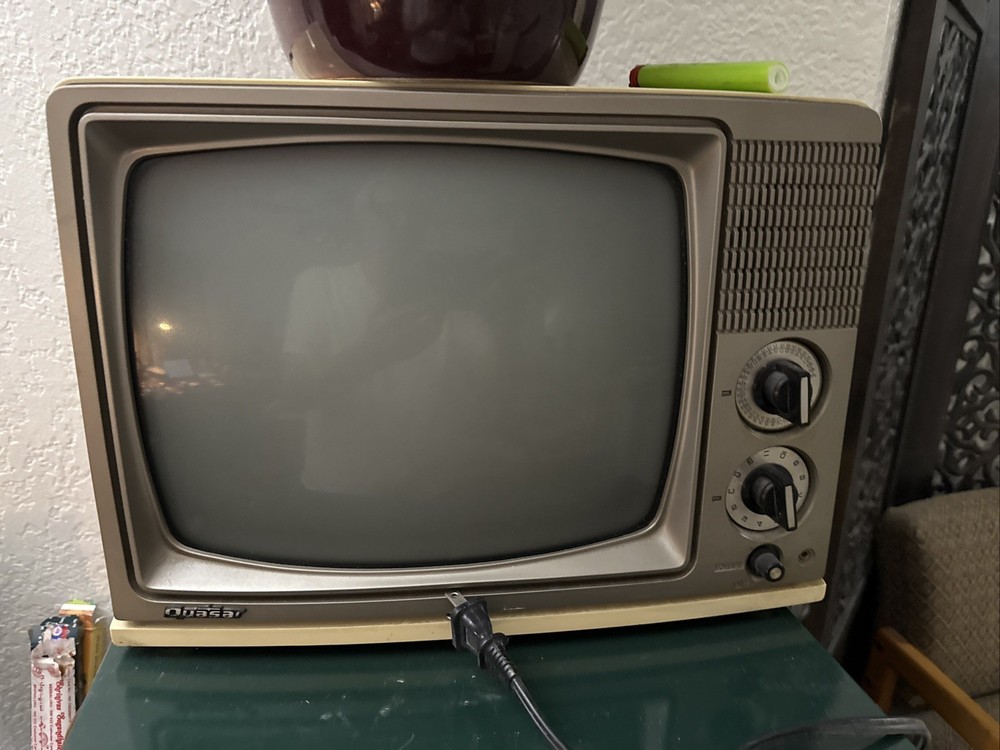 Vintage Quasar Solid State wp3422qw TV August 1978 *See Description Gamers