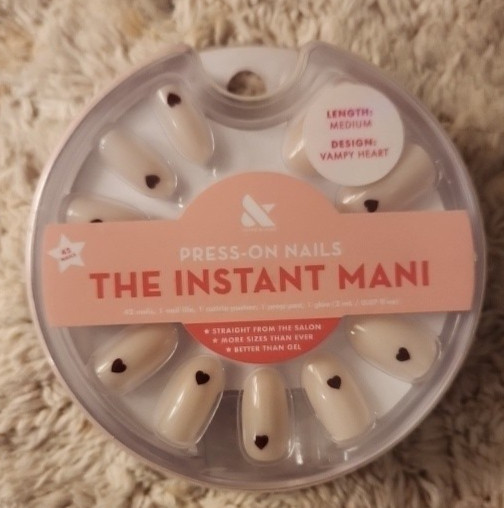 Olive & june press-on artificial nails vampy heart