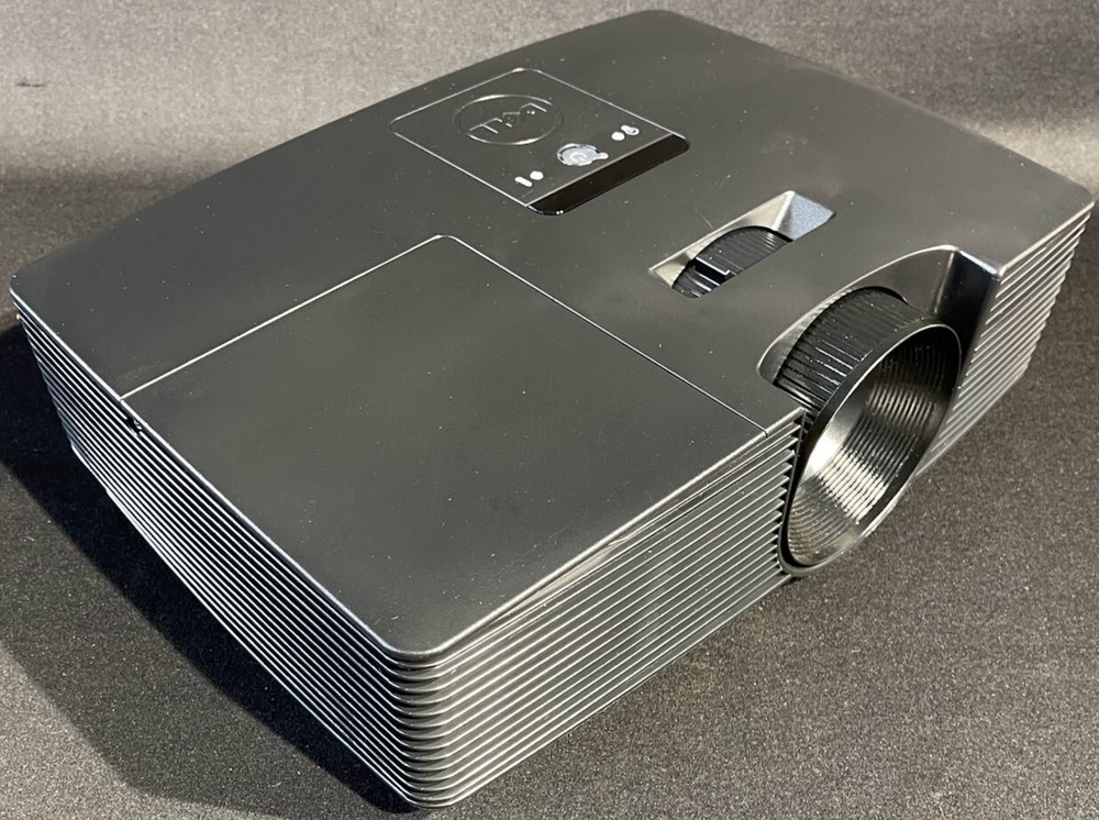 Dell 1220 DLP Front Projector / HDMI