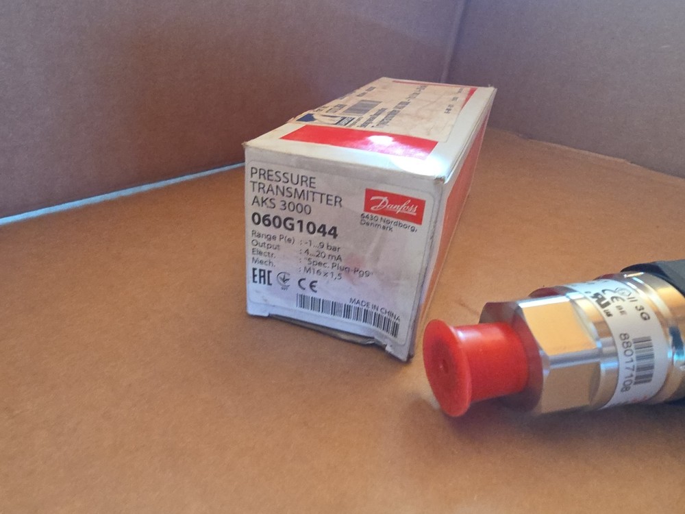 NEW Danfoss AKS3000 060G1044 pressure transmitter