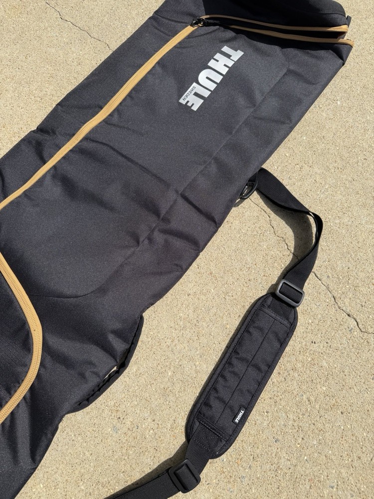 Thule Roundtrip Ski/Snowboard Polyester Bag Black with Shoulder Strap Excellent