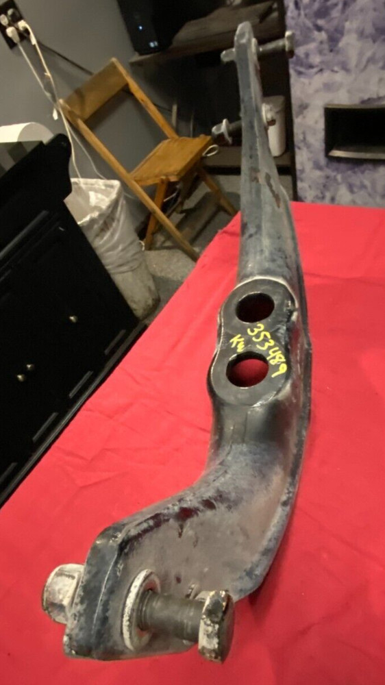PACCAR OEM FRONT ENGINE MOUNT A24-1079-3,