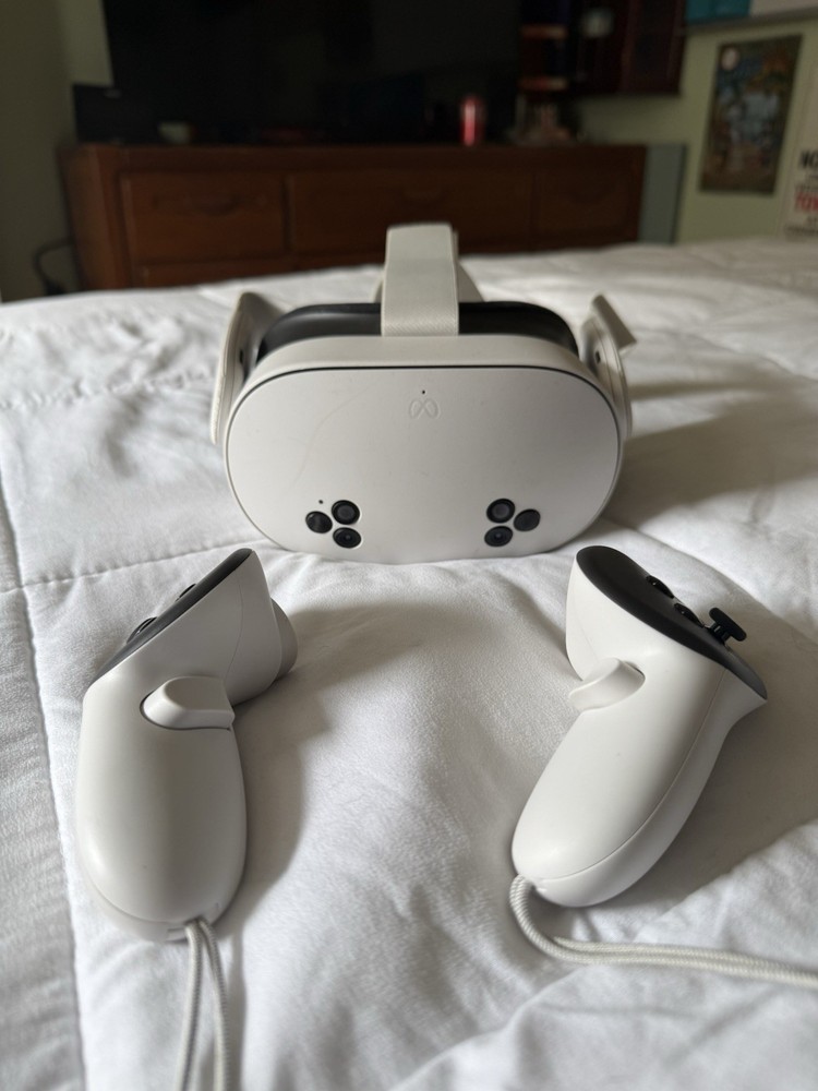 Meta Question 3S Batman VR Headset Bundle 128GB