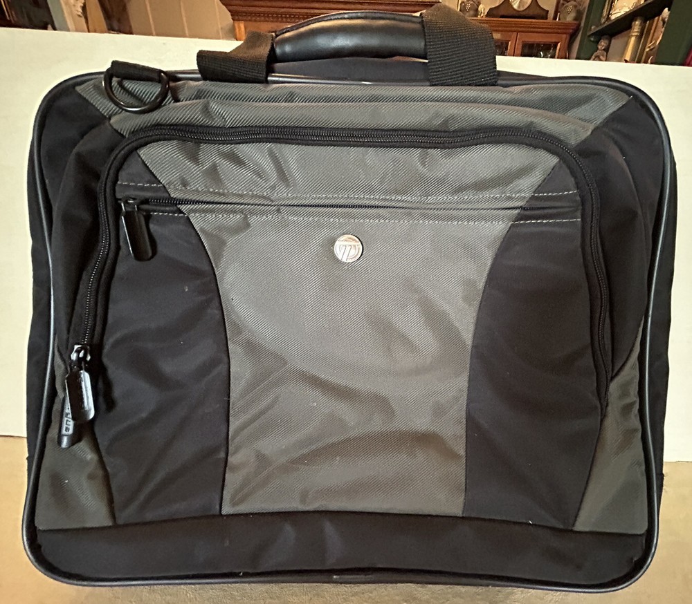 Targus Laptop/Notebook Case, Holds 15" Laptop Read       e2