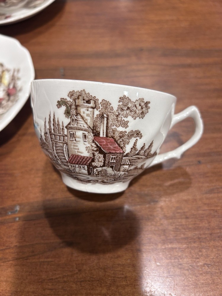 31 Piece Johnson Bros The Old Mill Dinnerware Set Tea Set England