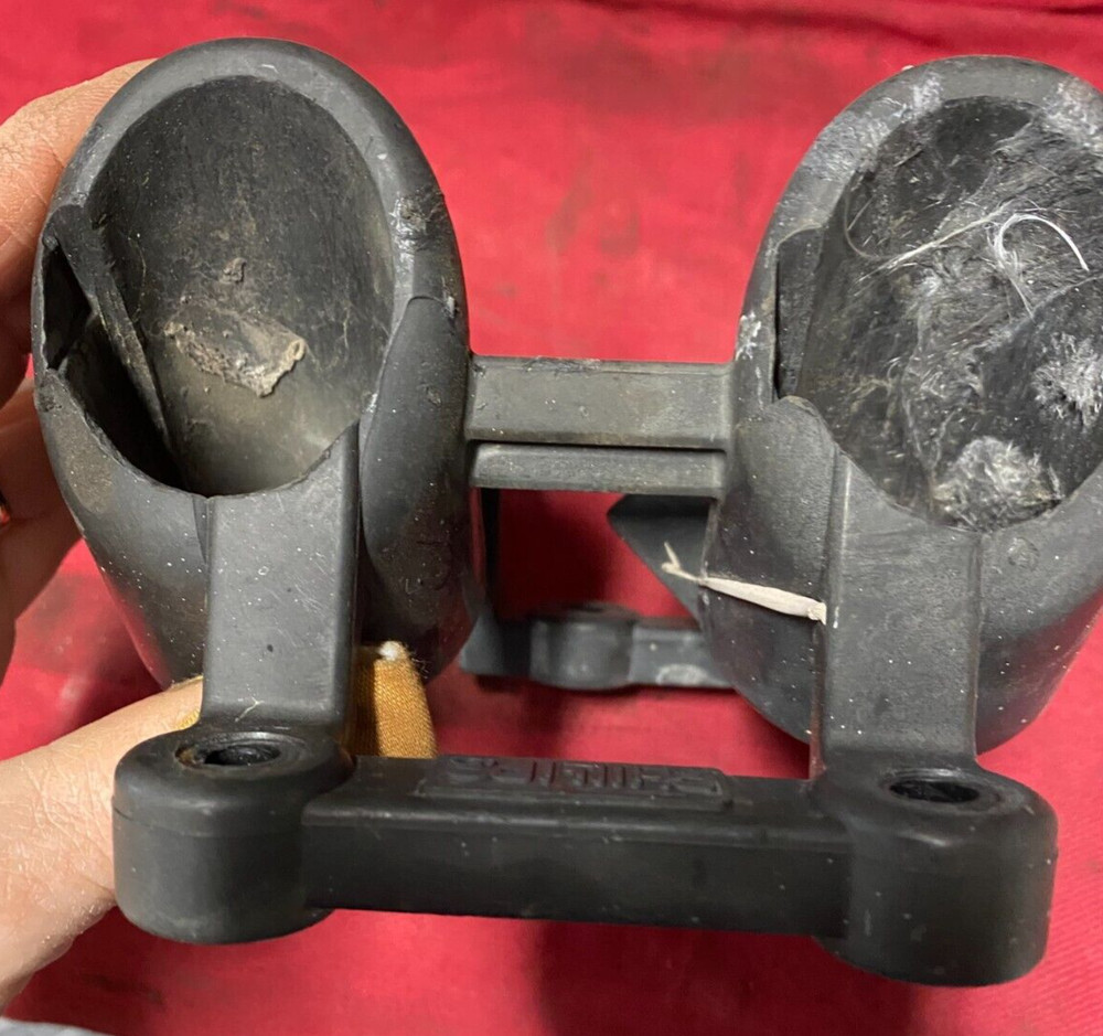 PHILLIPS STOW-A-WAY™ 2 Plug, 2 Gladhand Holder 15-042