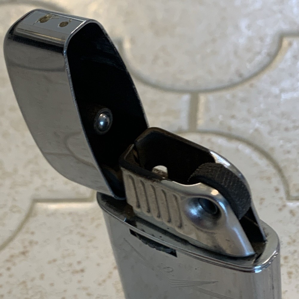 Vintage Ronson Varaflame Windlite Atomic Lighter Silver