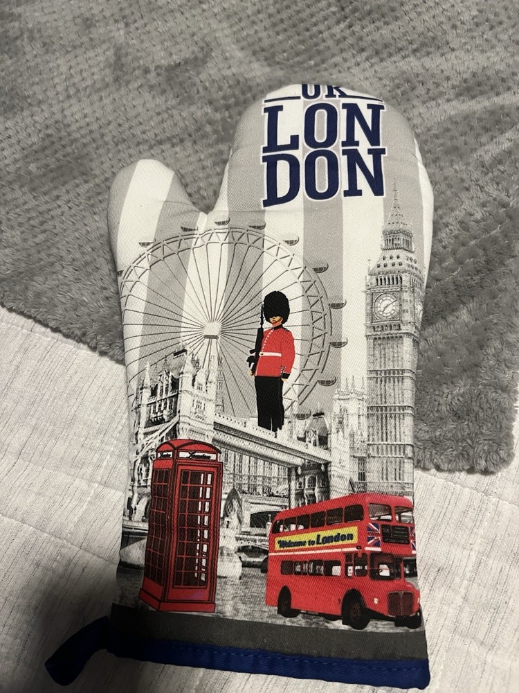 London Themed Oven Mitt