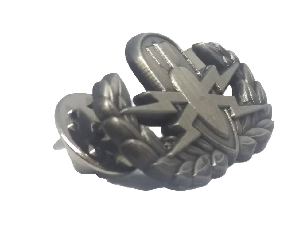 United States Army EOD Basic 1.25 inches Lapel Pin P14157