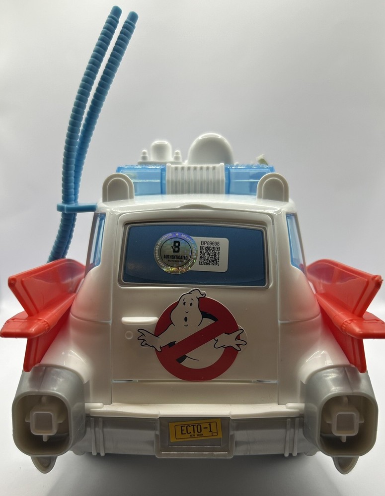 KATE MCKINNON SIGNED GHOSTBUSTERS ECTOMOBILE - BECKETT COA!