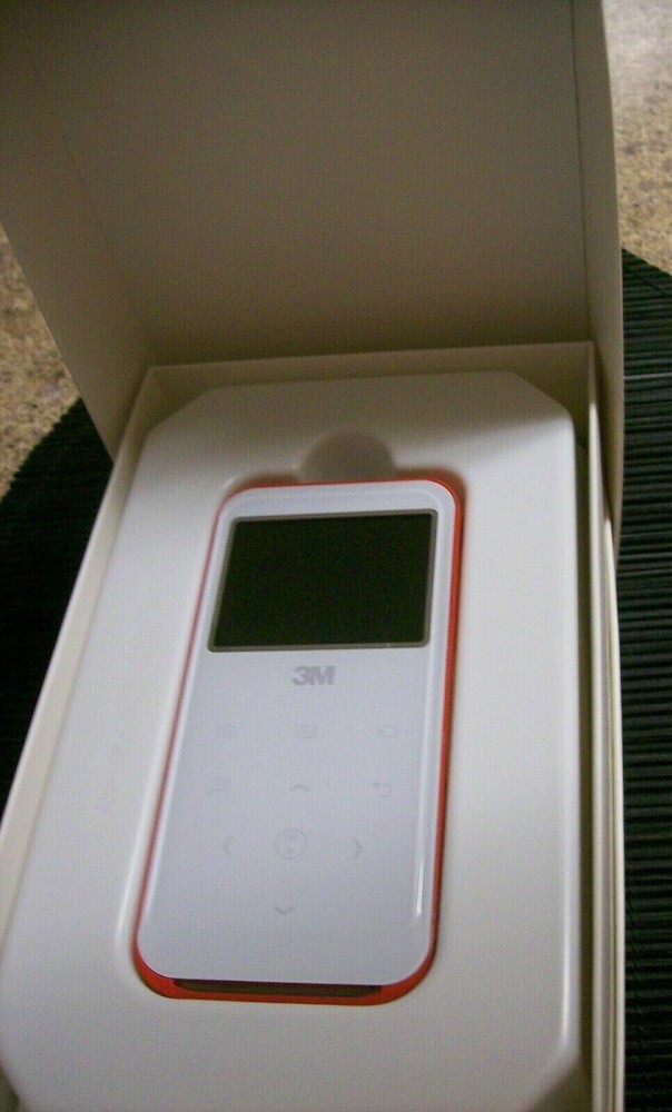 3M SHOOT & SHARE CAMCORDER PROJECTOR CP45R Red Accent