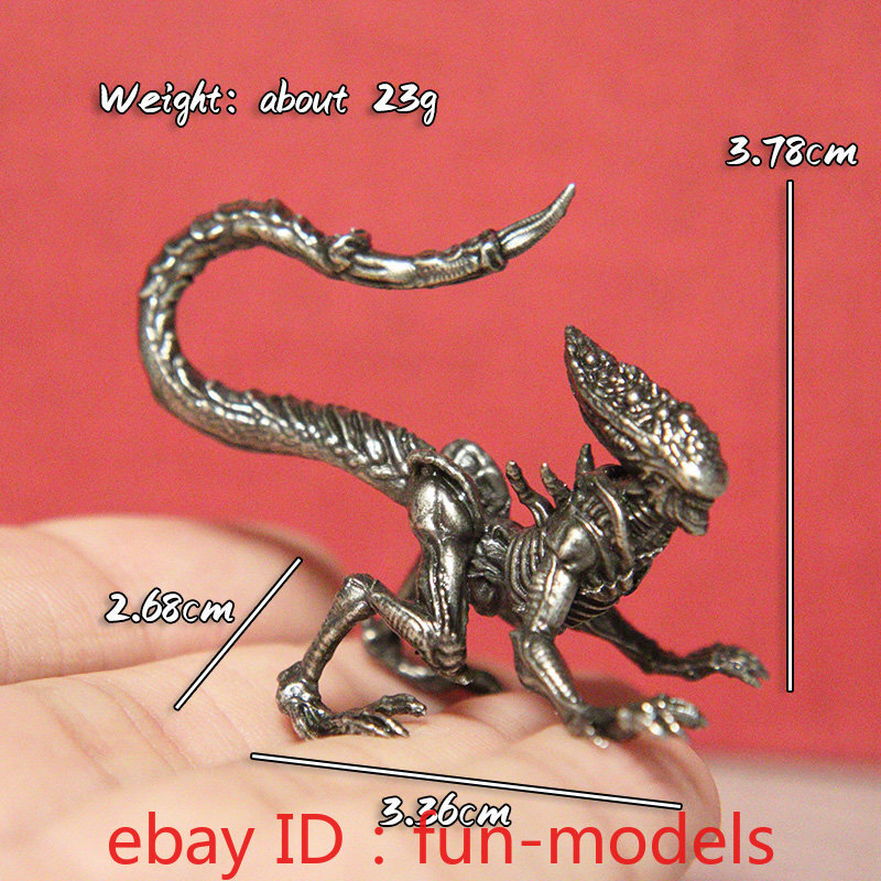 White Bronze Mutant Alien Beast Model Long Tail Statue Model Desktop Decorations