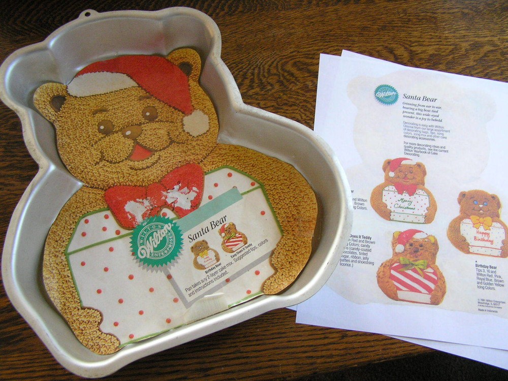 Wilton SANTA BEAR Cake Pan Mold #2105~4432 w/ Insert & Instructions