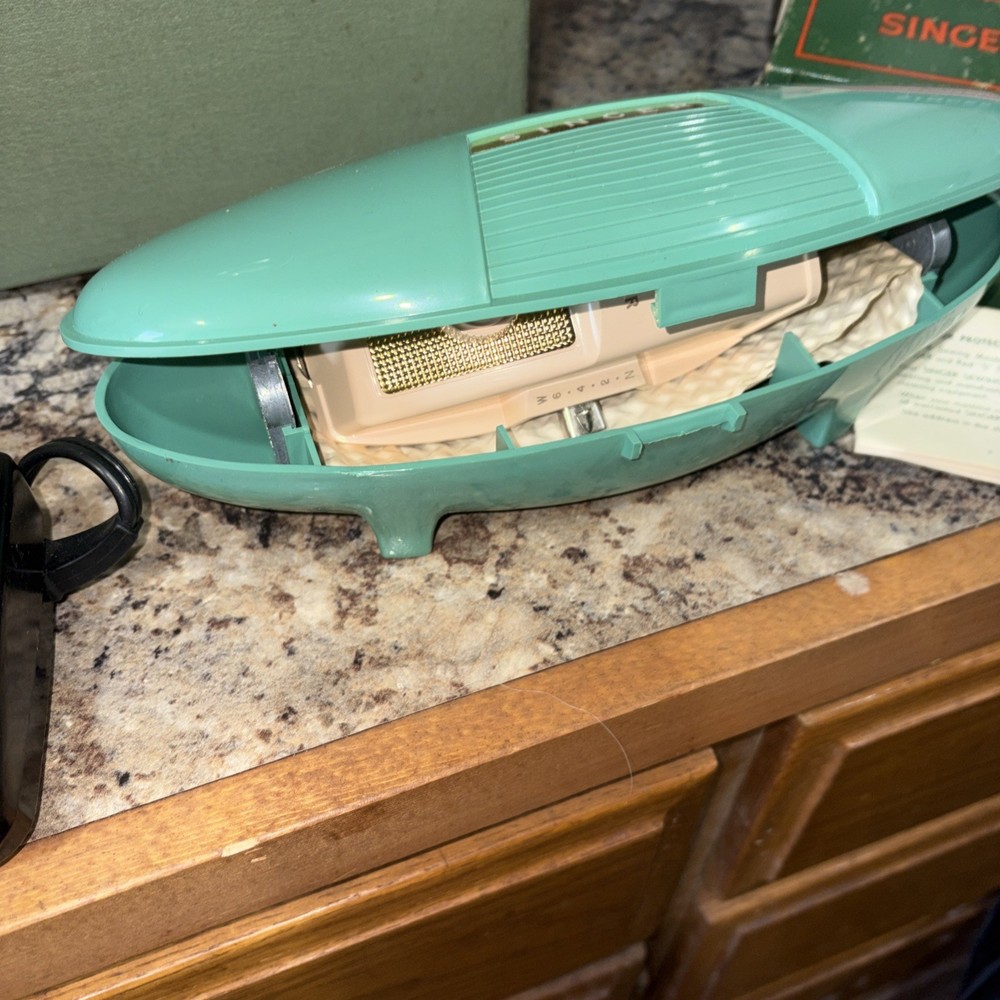 featherweight sewing machine 221 Celery